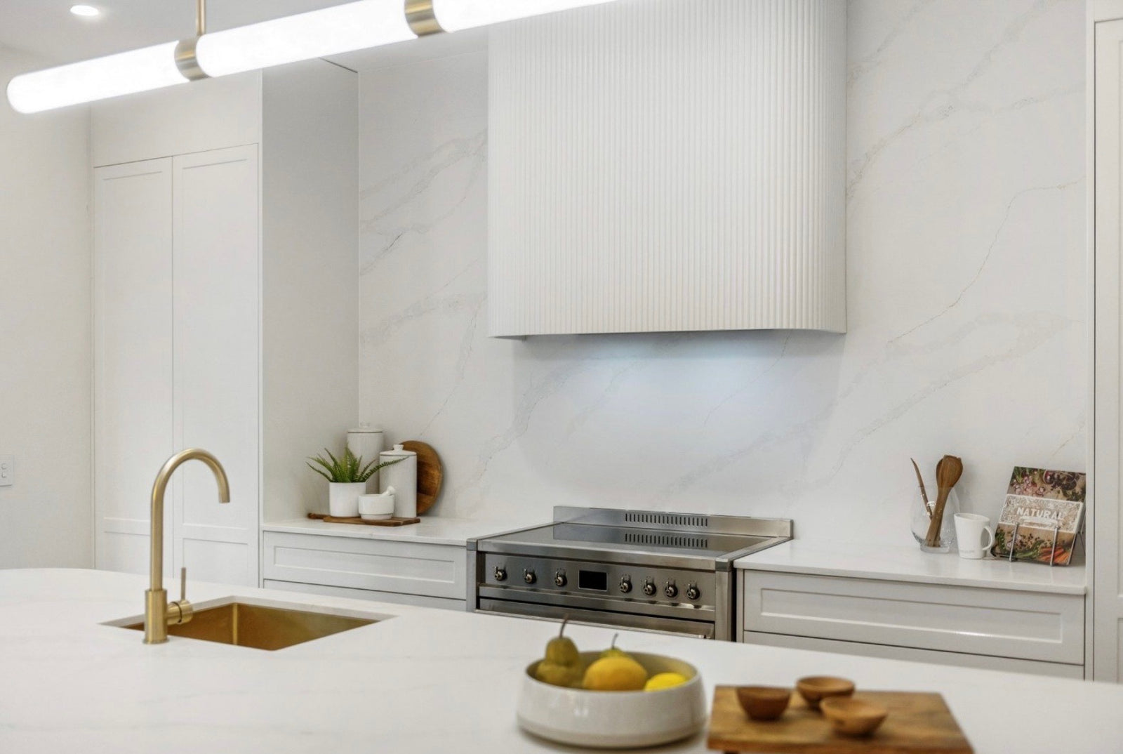 Kitchen Island & Range Hood